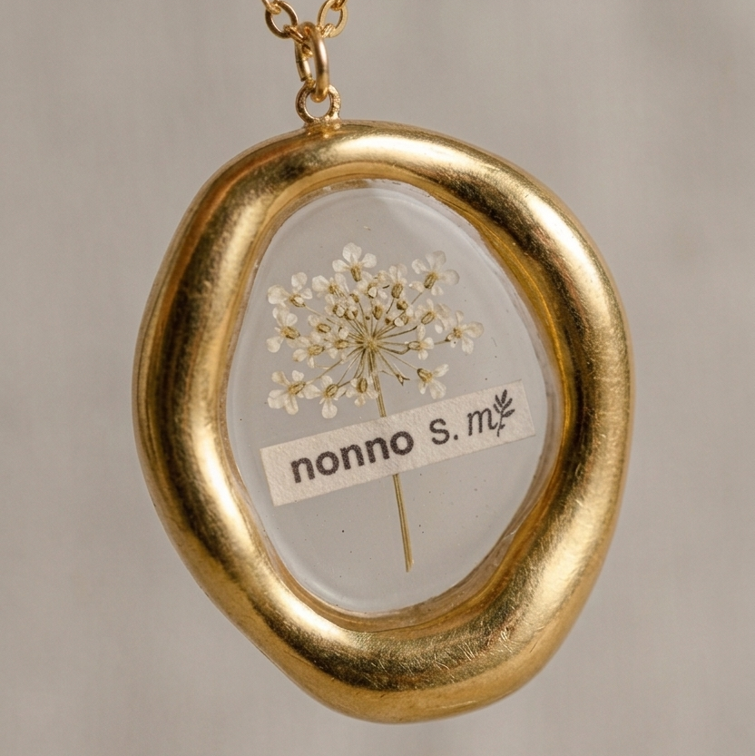 Collar de flores naturales preservadas en resina – pieza única de MolaMon