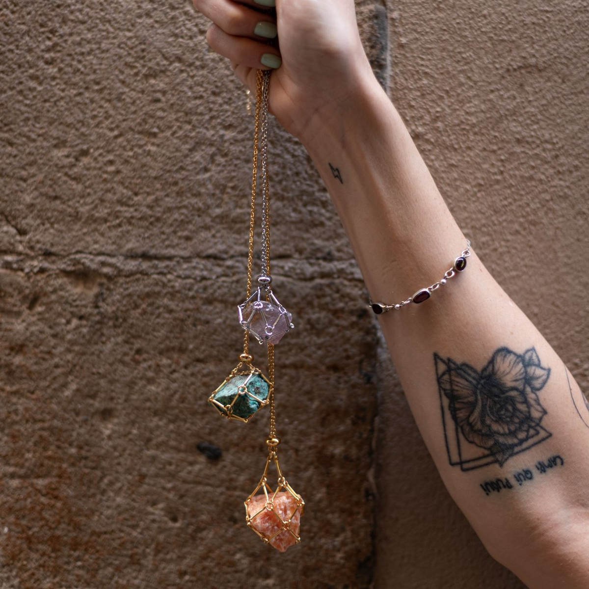 Collar jaula para llevar cristales y minerales intercambiables – tienda MolaMon en Barcelona