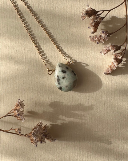 Collar de larimar natural, joya hecha a mano en El Born, Barcelona