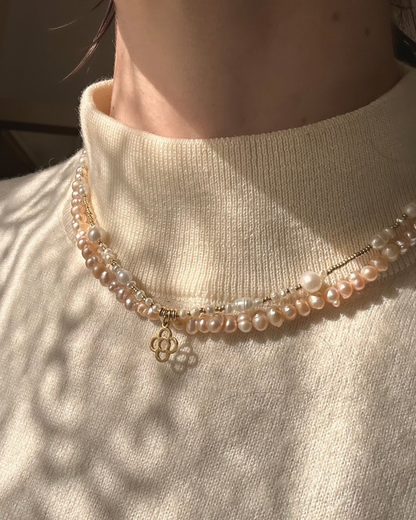 Collar de perlas de agua dulce naturales – hecho a mano en Barcelona