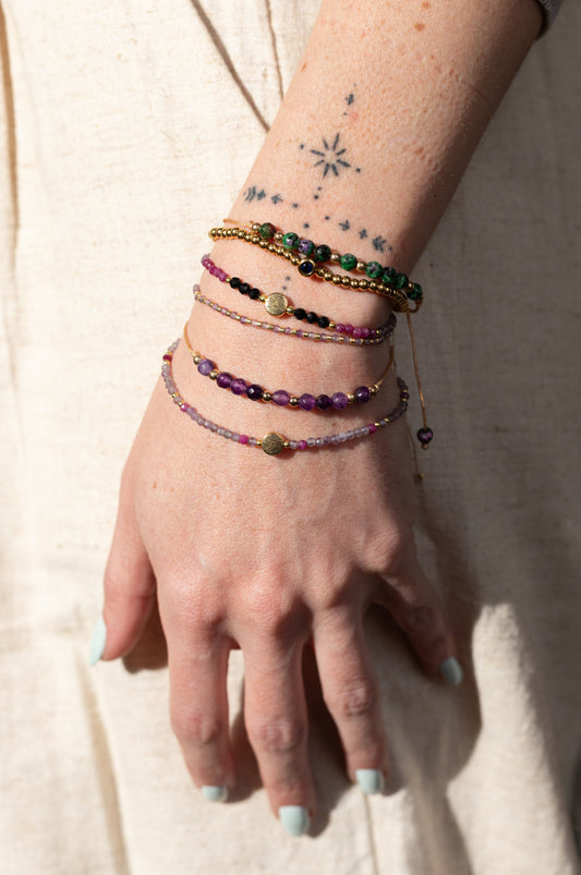 Pulsera de amatista natural, joya hecha a mano en El Born, Barcelona