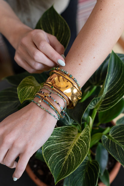 Pulsera de crisocola natural, joya hecha a mano en El Born, Barcelona