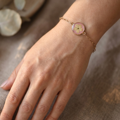 Pulsera de flores preservadas con hortensia natural – hecho a mano en Barcelona